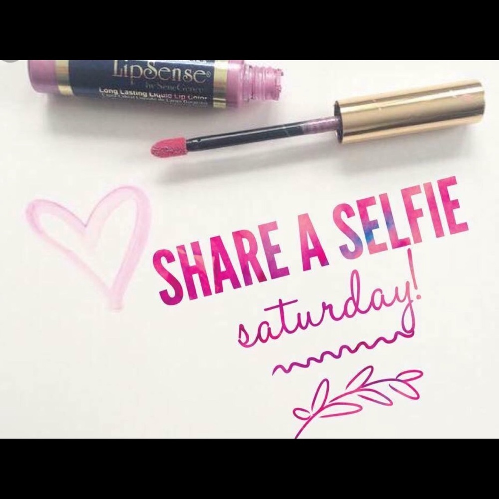 POST A SELFIE WITH LIPSENSE COLOR